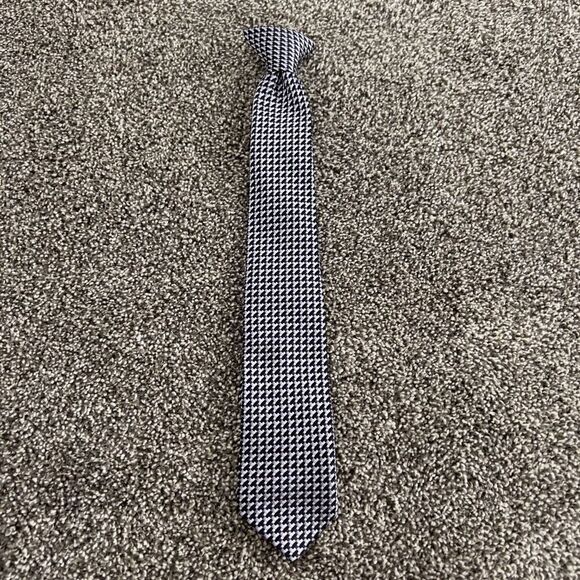 Boys Bill Blass Essentials Houndstooth Silk Clip OnTie - Picture 1 of 6